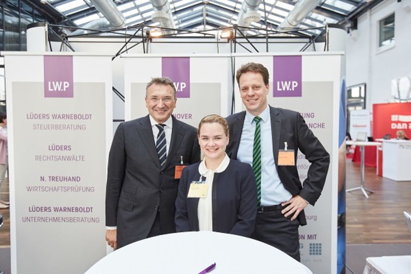 Oliver Warneboldt, Julia Mackenstein und Arne Killmer auf der Altenheim Expo 2019